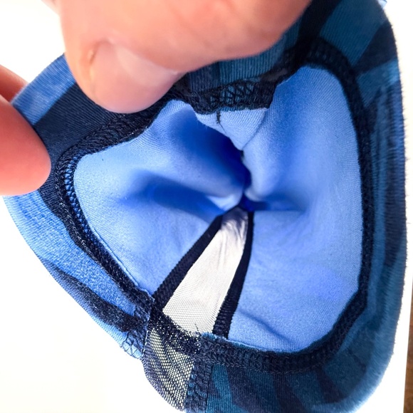 🌴 Old Navy Active Go-Dry 3/4 Capri Leggings Blue Palm Medium Pockets Retail $45 - Picture 11 of 13